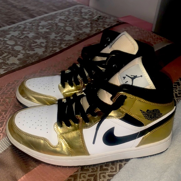 Jordan Other - Air Jordan 1 Mid SE “ metallic gold”